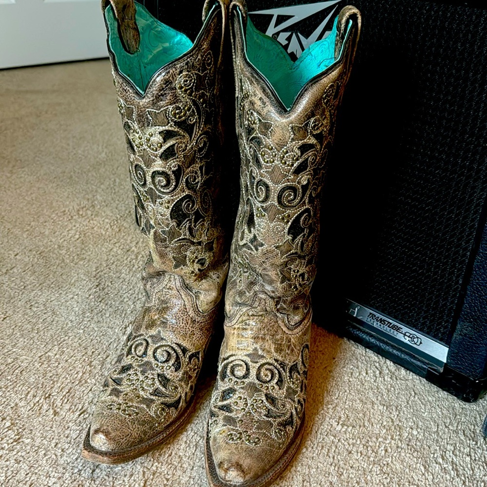 Cowboy boots!! 🤠 🐮 👢